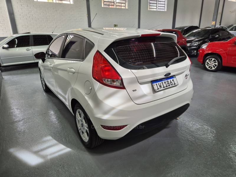 FORD - FIESTA - 2015/2015 - Branca - R$ 47.800,00