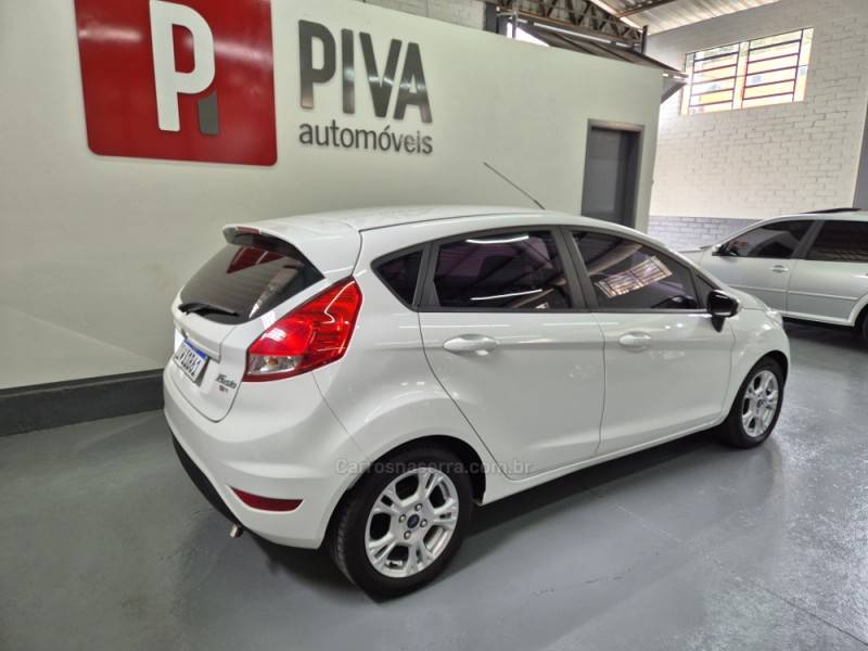 FORD - FIESTA - 2015/2015 - Branca - R$ 47.800,00