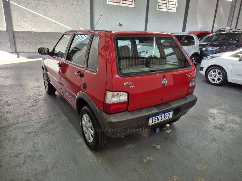 FIAT - UNO - 2011/2012 - Vermelha - R$ 32.500,00