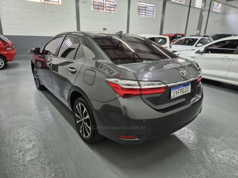 TOYOTA - COROLLA - 2018/2018 - Cinza - R$ 104.500,00