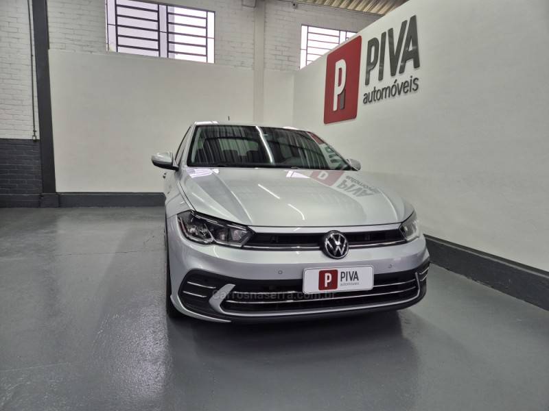 VOLKSWAGEN - POLO - 2023/2024 - Prata - R$ 102.500,00