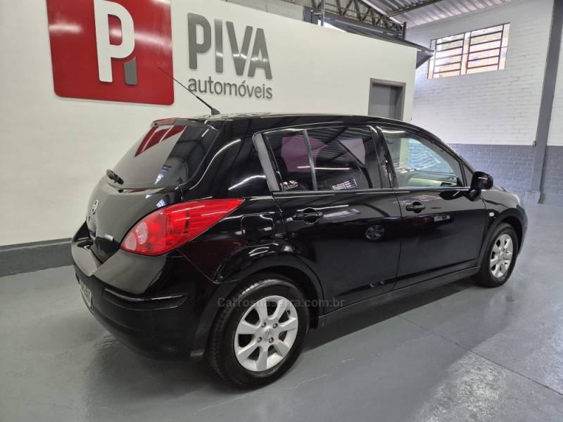 NISSAN - TIIDA - 2010/2011 - Preta - R$ 32.500,00