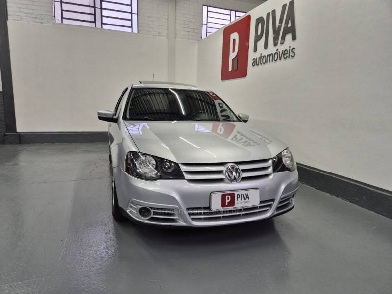 VOLKSWAGEN - GOLF - 2010/2011 - Prata - R$ 51.900,00