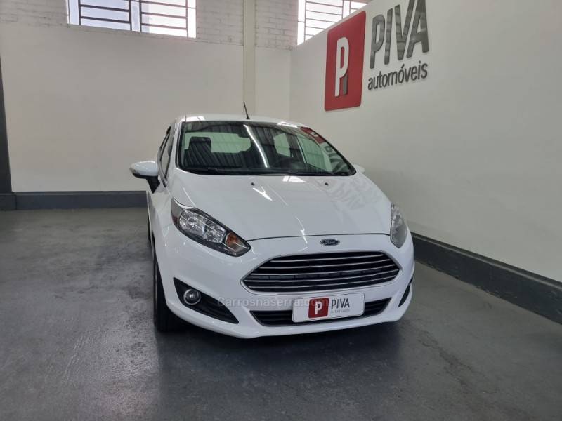 FORD - FIESTA - 2016/2016 - Branca - R$ 49.900,00