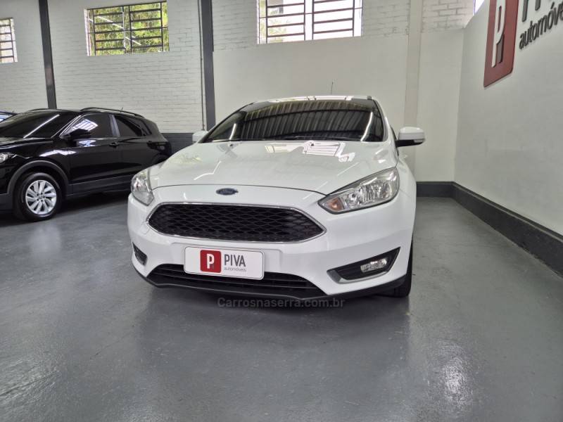 FORD - FOCUS - 2018/2018 - Branca - R$ 74.900,00
