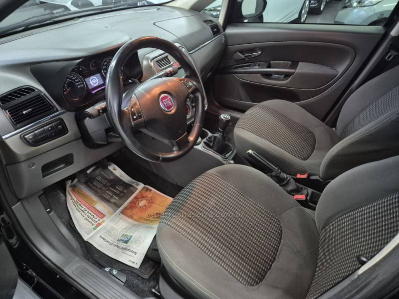 FIAT - PUNTO - 2011/2012 - Preta - R$ 38.500,00
