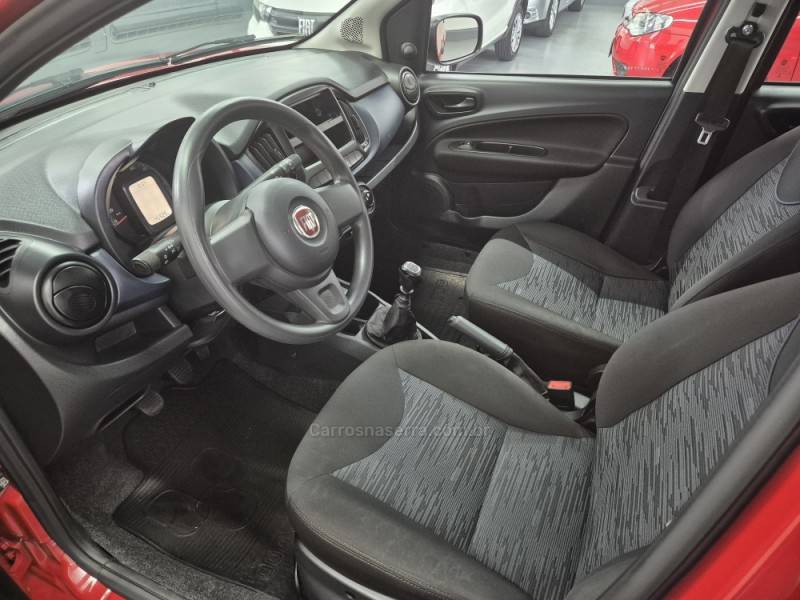 FIAT - UNO - 2018/2018 - Vermelha - R$ 43.900,00