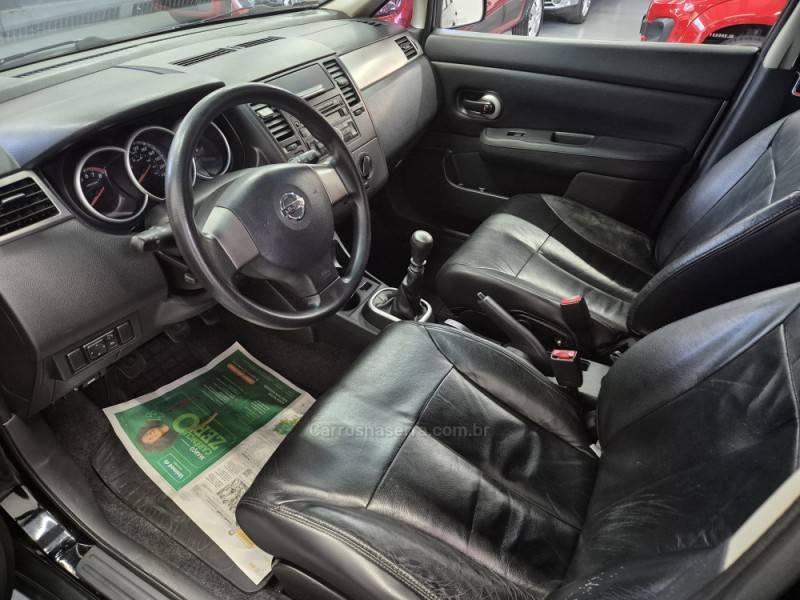 NISSAN - TIIDA - 2010/2011 - Preta - R$ 32.500,00