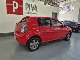 RENAULT - SANDERO - 2013/2014 - Vermelha - R$ 35.900,00