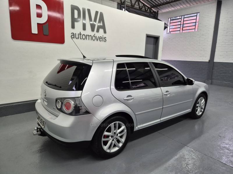 VOLKSWAGEN - GOLF - 2010/2011 - Prata - R$ 51.900,00