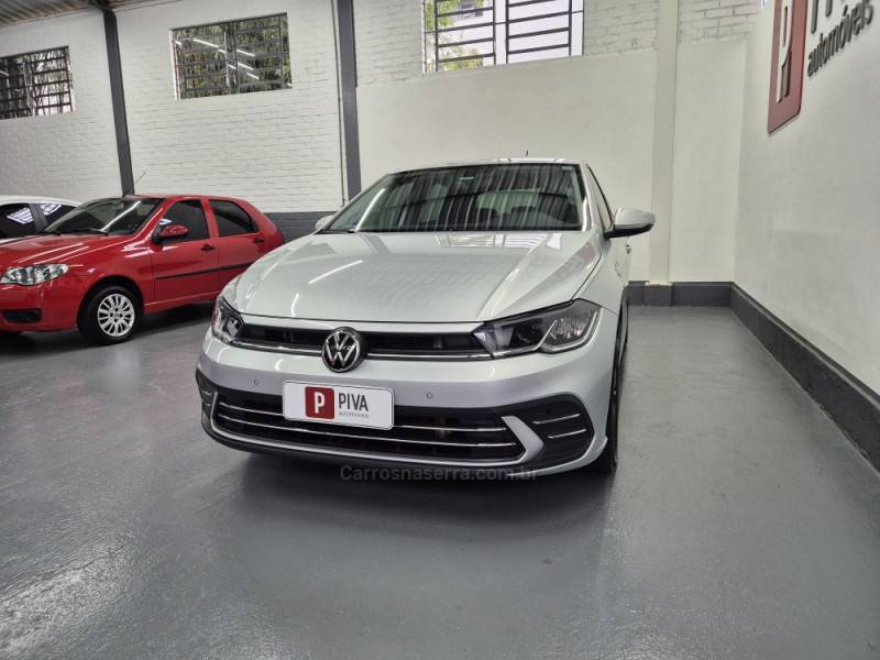 VOLKSWAGEN - POLO - 2023/2024 - Prata - R$ 102.500,00