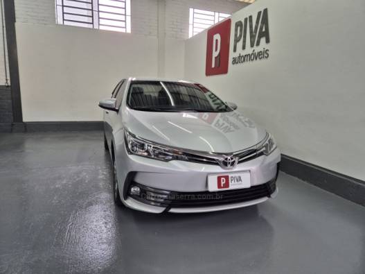 TOYOTA - COROLLA - 2018/2019 - Prata - R$ 107.900,00