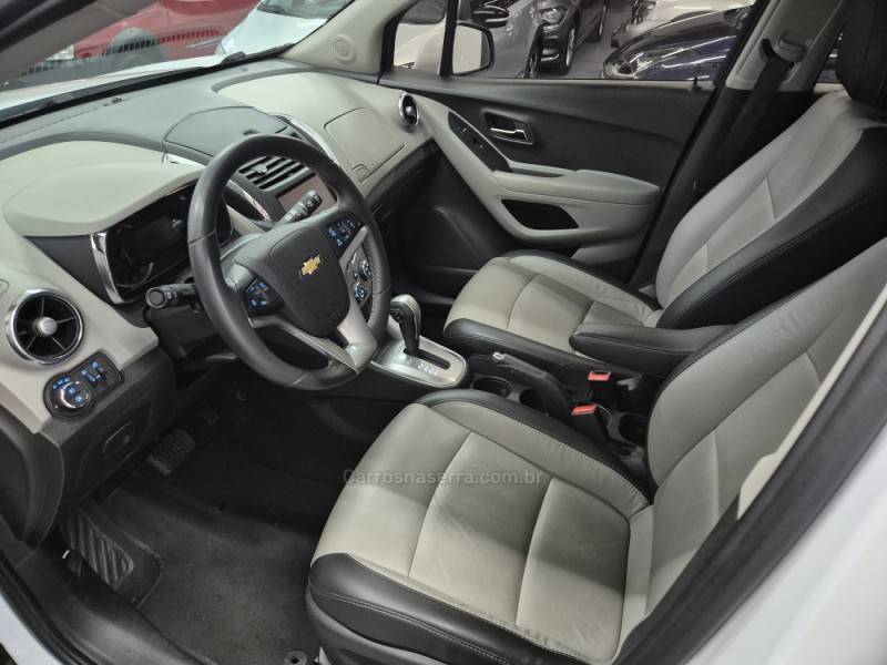 CHEVROLET - TRACKER - 2016/2016 - Branca - R$ 75.900,00