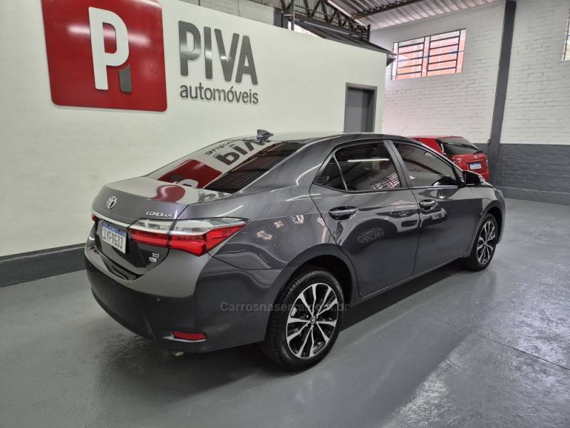TOYOTA - COROLLA - 2018/2018 - Cinza - R$ 104.500,00