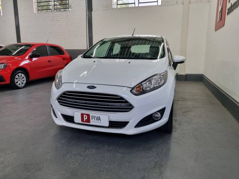 FORD - FIESTA - 2016/2016 - Branca - R$ 49.900,00