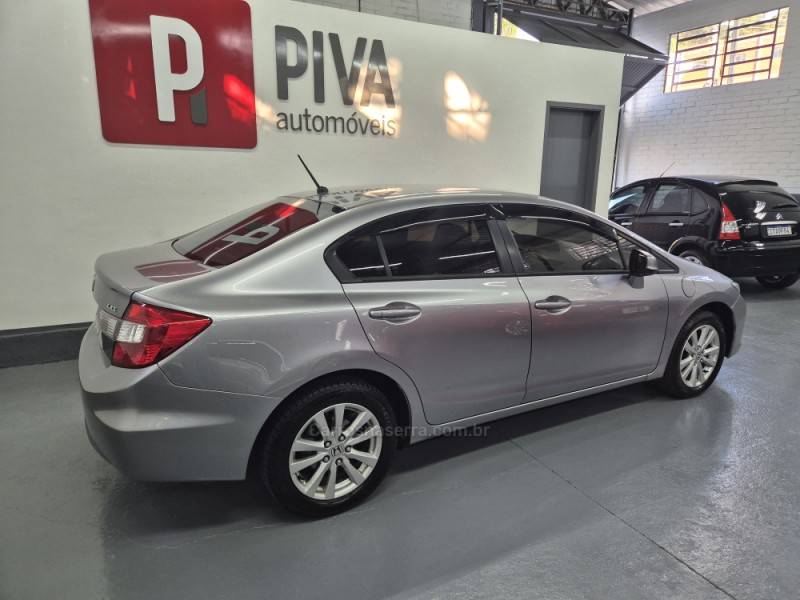 HONDA - CIVIC - 2013/2014 - Prata - R$ 67.900,00