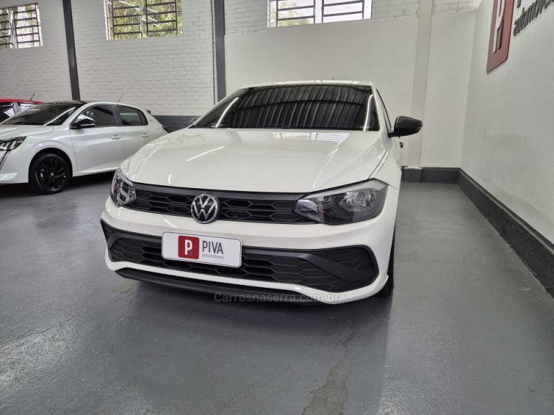 VOLKSWAGEN - POLO - 2023/2024 - Branca - R$ 72.500,00
