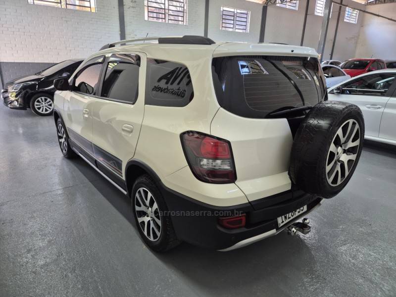CHEVROLET - SPIN - 2016/2016 - Branca - R$ 61.000,00