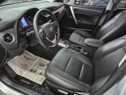 TOYOTA - COROLLA - 2018/2019 - Prata - R$ 107.900,00