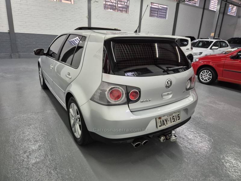 VOLKSWAGEN - GOLF - 2010/2011 - Prata - R$ 51.900,00