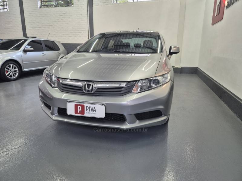 HONDA - CIVIC - 2013/2014 - Prata - R$ 67.900,00