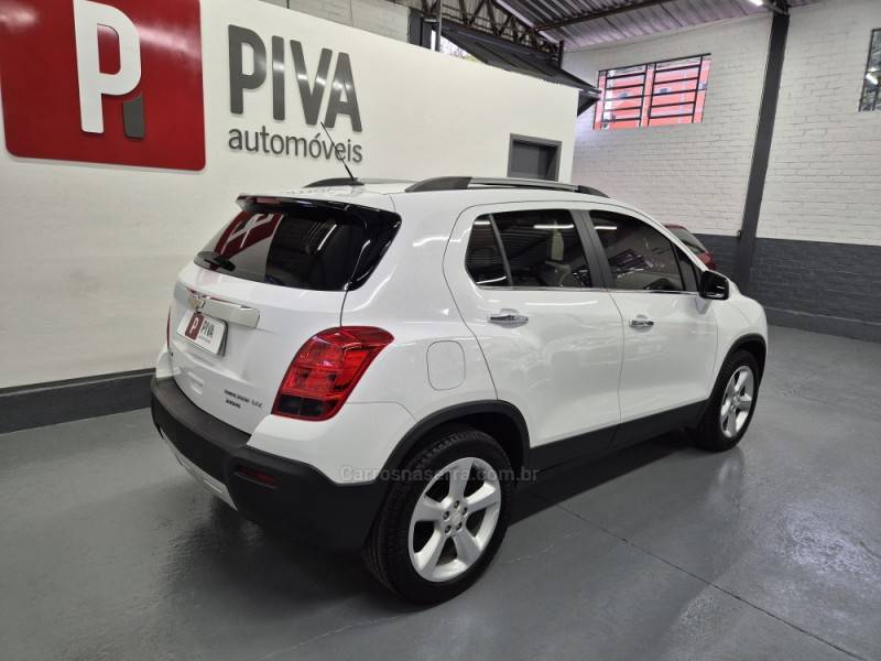 CHEVROLET - TRACKER - 2016/2016 - Branca - R$ 75.900,00