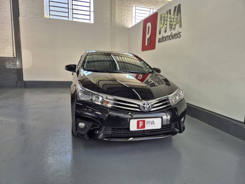TOYOTA - COROLLA - 2015/2016 - Preta - R$ 85.900,00