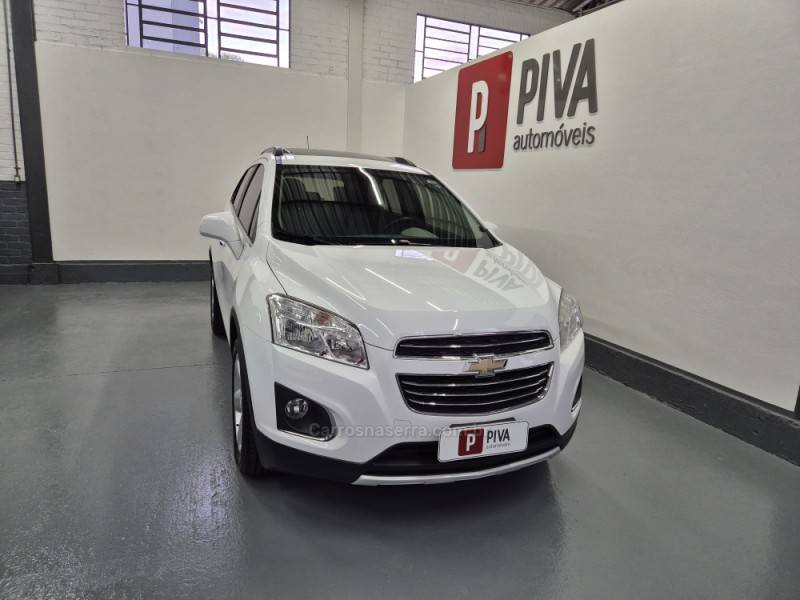 CHEVROLET - TRACKER - 2016/2016 - Branca - R$ 75.900,00