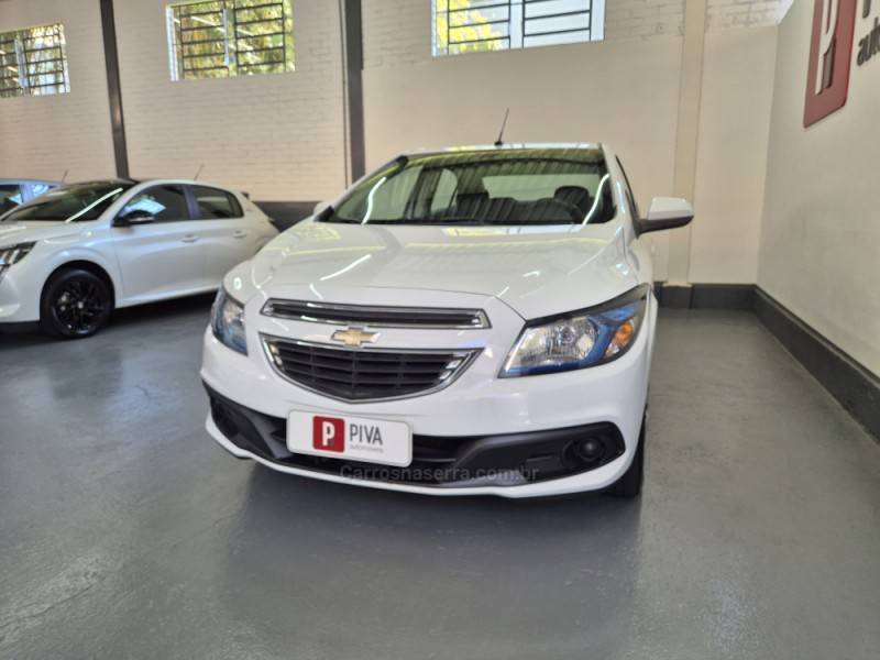 CHEVROLET - PRISMA - 2013/2014 - Branca - R$ 47.900,00