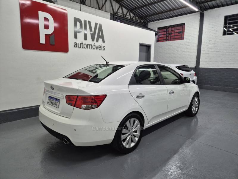 KIA MOTORS - CERATO - 2012/2013 - Branca - R$ 53.900,00