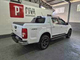 CHEVROLET - S10 - 2022/2023 - Branca - R$ 209.900,00