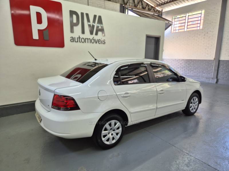 VOLKSWAGEN - VOYAGE - 2012/2013 - Branca - R$ 36.500,00