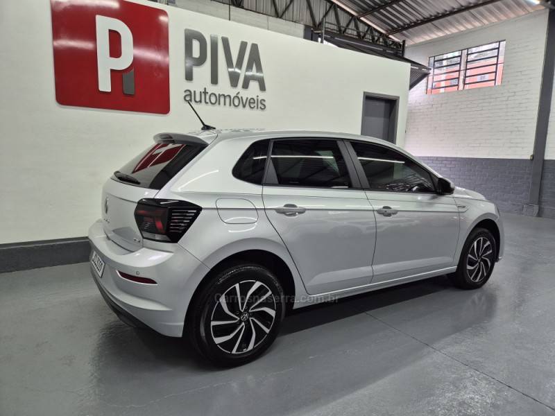 VOLKSWAGEN - POLO - 2023/2024 - Prata - R$ 102.500,00