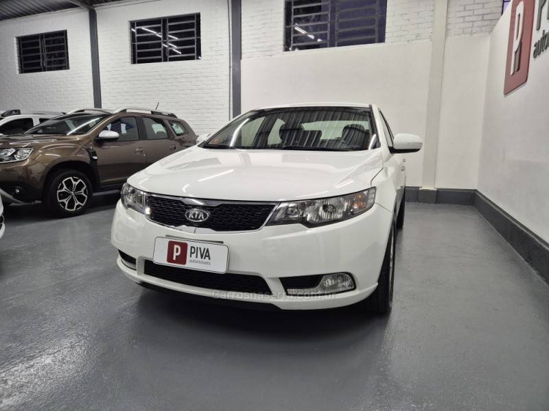 KIA MOTORS - CERATO - 2012/2013 - Branca - R$ 53.900,00