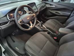 CHEVROLET - ONIX - 2022/2023 - Branca - R$ 77.000,00