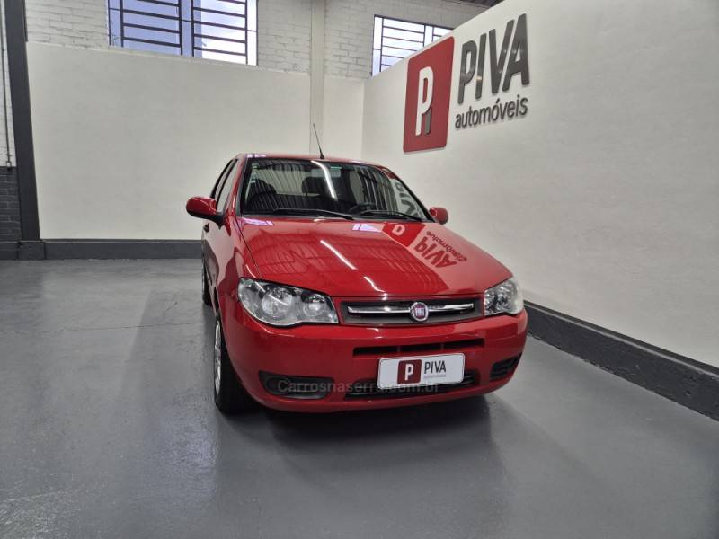 FIAT - PALIO - 2013/2014 - Vermelha - R$ 35.500,00