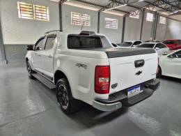 CHEVROLET - S10 - 2022/2023 - Branca - R$ 215.000,00