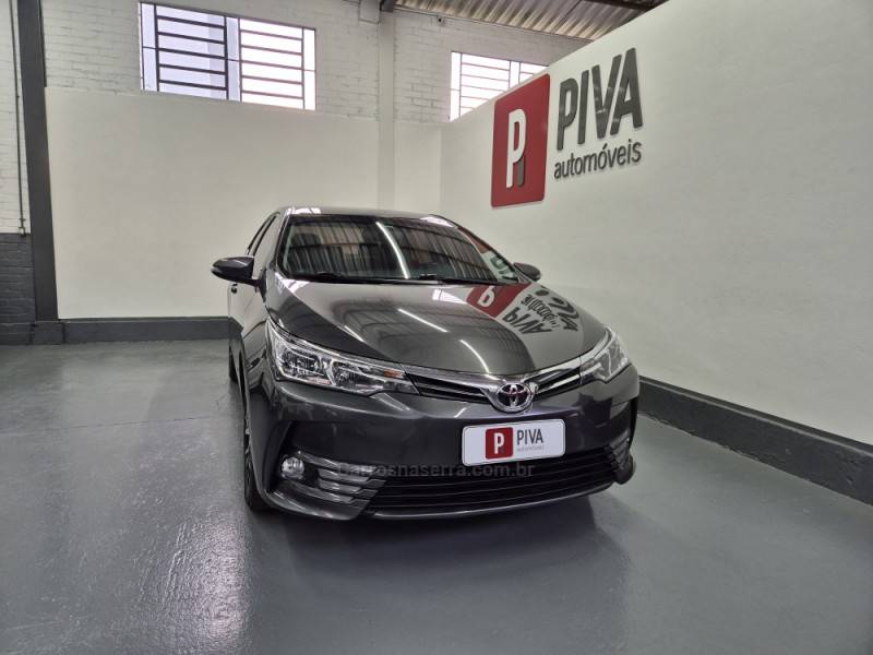 TOYOTA - COROLLA - 2018/2018 - Cinza - R$ 104.500,00