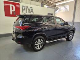 TOYOTA - HILUX SW4 - 2017/2017 - Preta - R$ 215.000,00