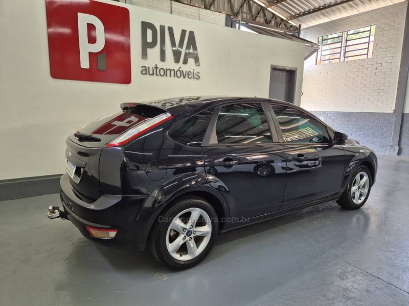 FORD - FOCUS - 2012/2013 - Preta - R$ 46.500,00