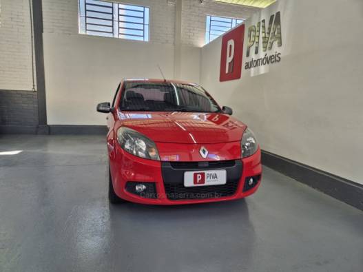 RENAULT - SANDERO - 2013/2014 - Vermelha - R$ 35.900,00
