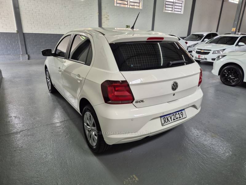 VOLKSWAGEN - GOL - 2020/2021 - Branca - R$ 53.900,00