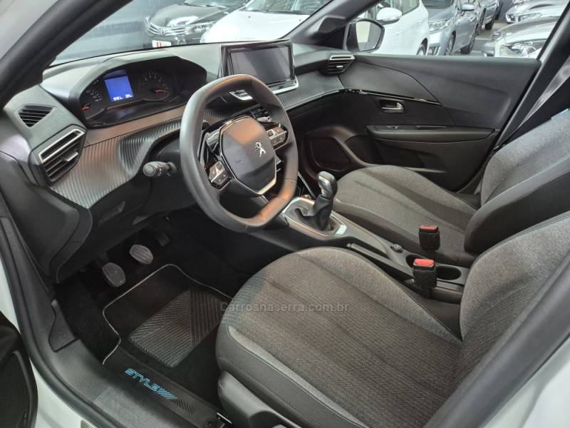PEUGEOT - 208 - 2023/2024 - Branca - R$ 79.500,00