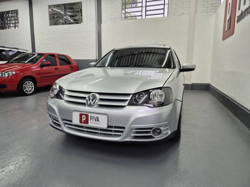 VOLKSWAGEN - GOLF - 2010/2011 - Prata - R$ 51.900,00