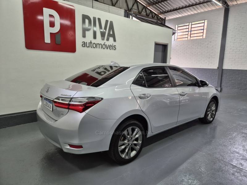TOYOTA - COROLLA - 2018/2019 - Prata - R$ 108.900,00