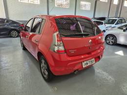 RENAULT - SANDERO - 2013/2014 - Vermelha - R$ 35.900,00