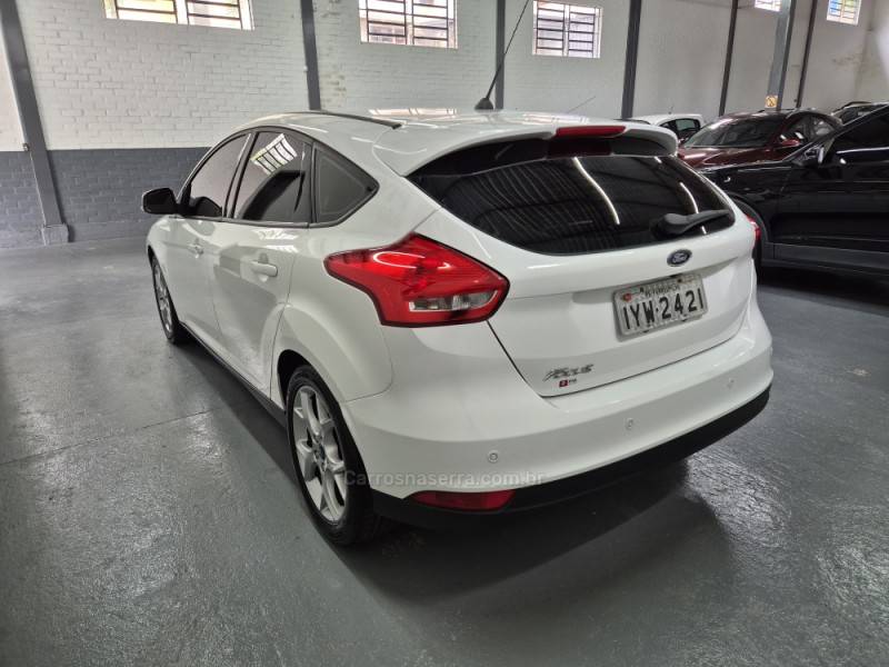 FORD - FOCUS - 2018/2018 - Branca - R$ 74.900,00