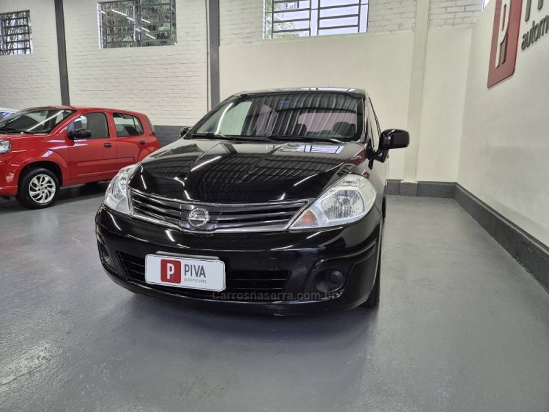 NISSAN - TIIDA - 2010/2011 - Preta - R$ 32.500,00