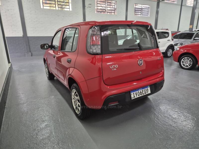 FIAT - UNO - 2018/2018 - Vermelha - R$ 43.900,00