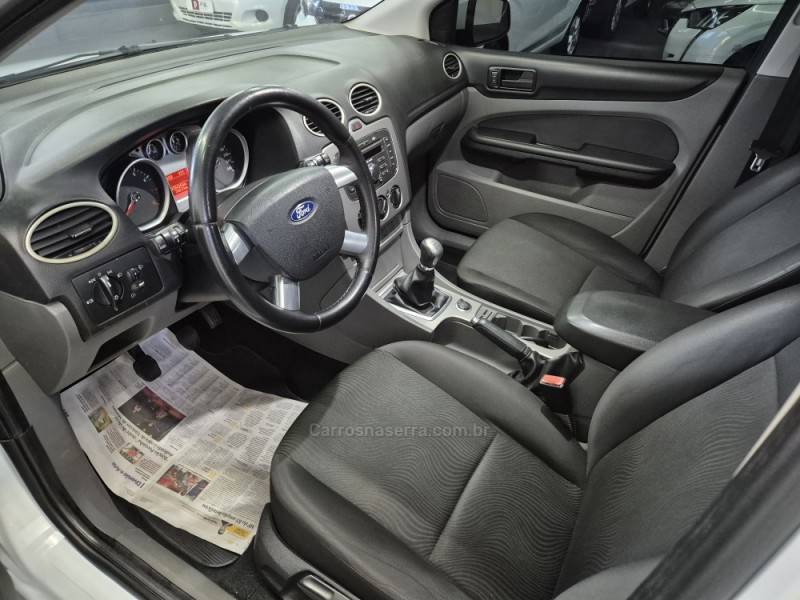FORD - FOCUS - 2012/2013 - Branca - R$ 46.900,00